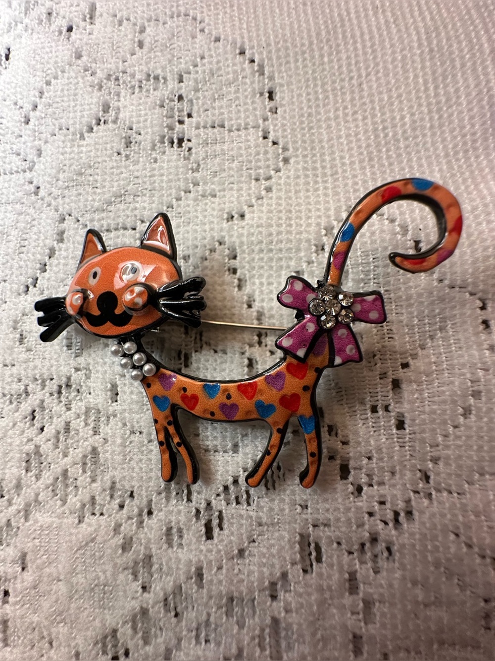 Whimsical Orange Heart-Pattern Cat Brooch Pin with Pink Bow